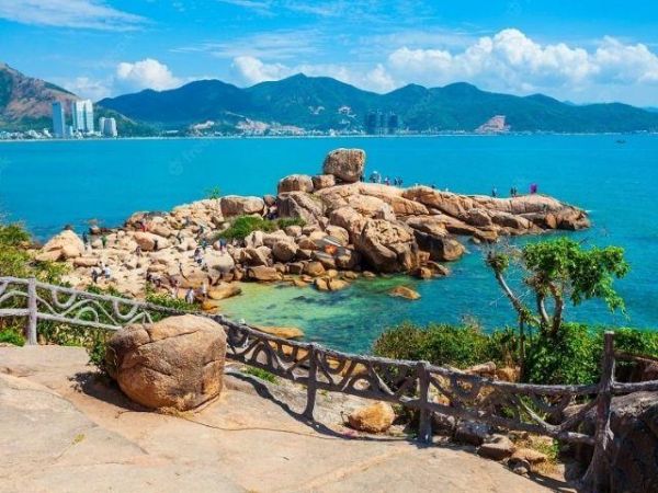 Hon Chong Beach Area